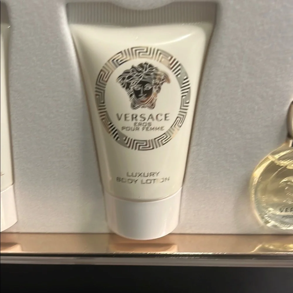 Versace Luxury Bath & Body Set - White - Picture 3 of 6